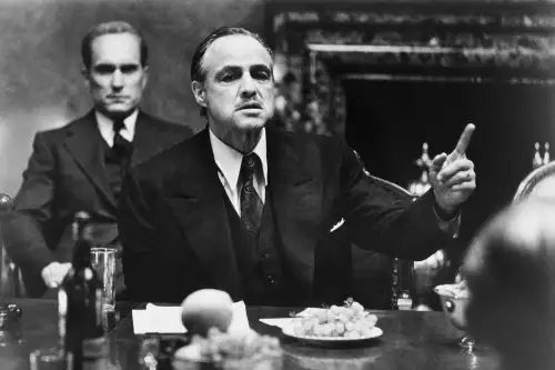 MondiLab Marlon Brando at table  (100103)