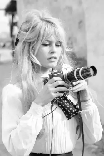 MondiLab Bardot holds camera  (101405)