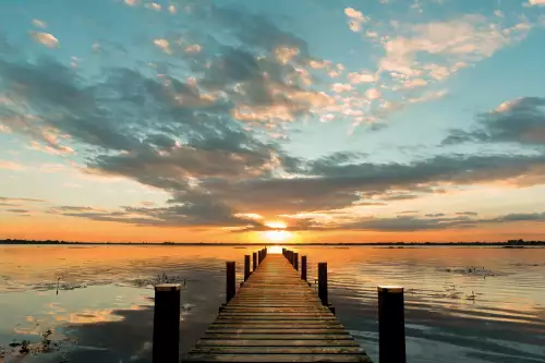 MondiLab Morning lights on a jetty  (103466)