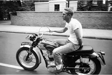 MondiLab Steve McQueen on motor Triumph (104137)